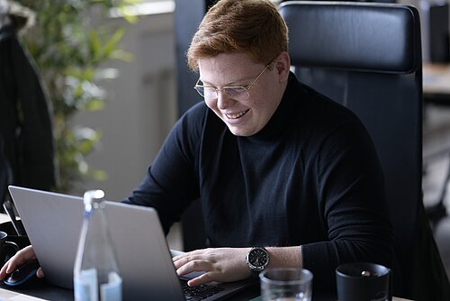 Nico von Heymann working at laptop